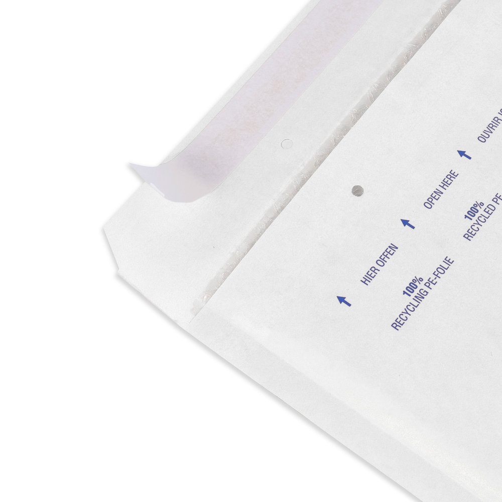 Detail-Bubble-envelope-with-self-adhesive-seal-in-white-3.jpg