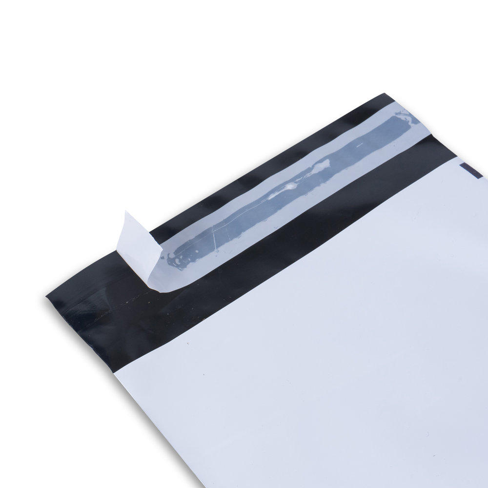Detail-Plastic-shipping-bag-with-self-adhesive-seal-in-white