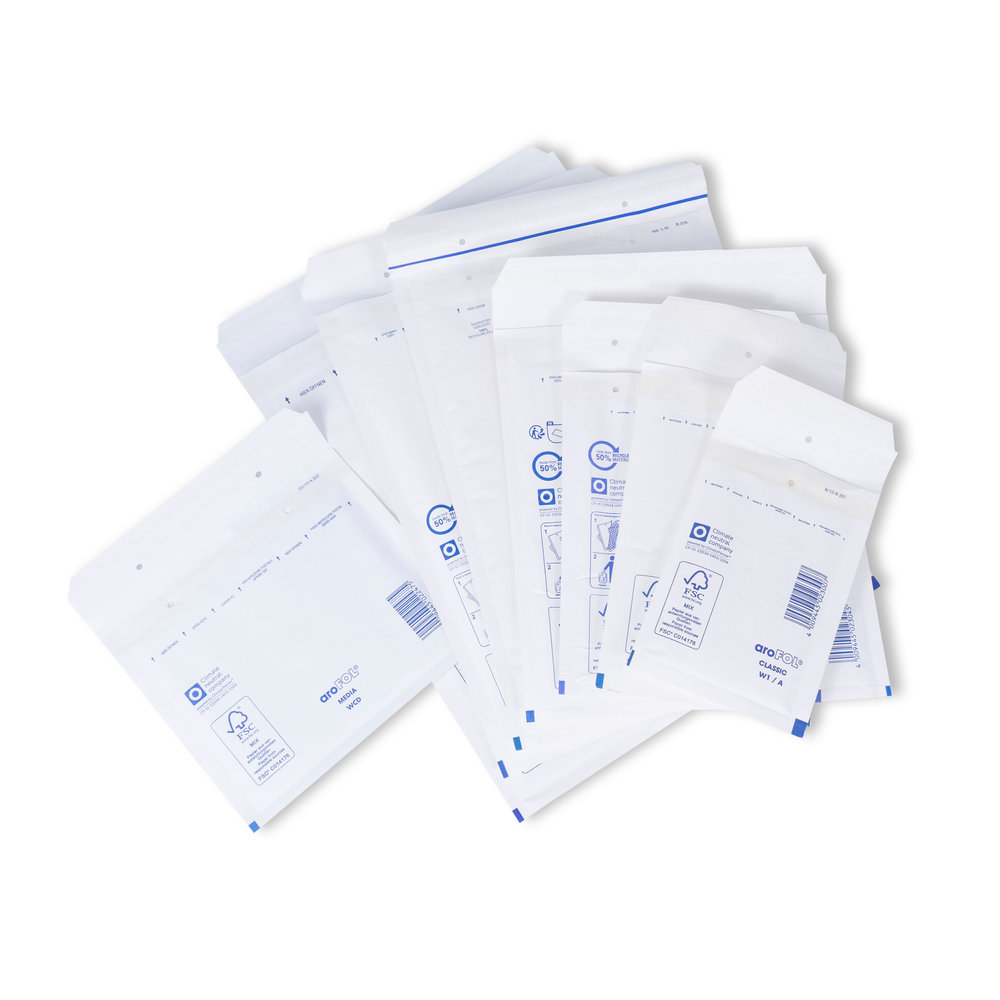 Modell-Bubble-envelope-with-self-adhesive-seal-in-white.jpg