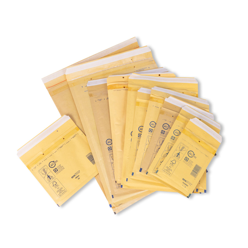 Modell-Bubble-mailers-with-self-adhesive-seal-in-brown.jpg