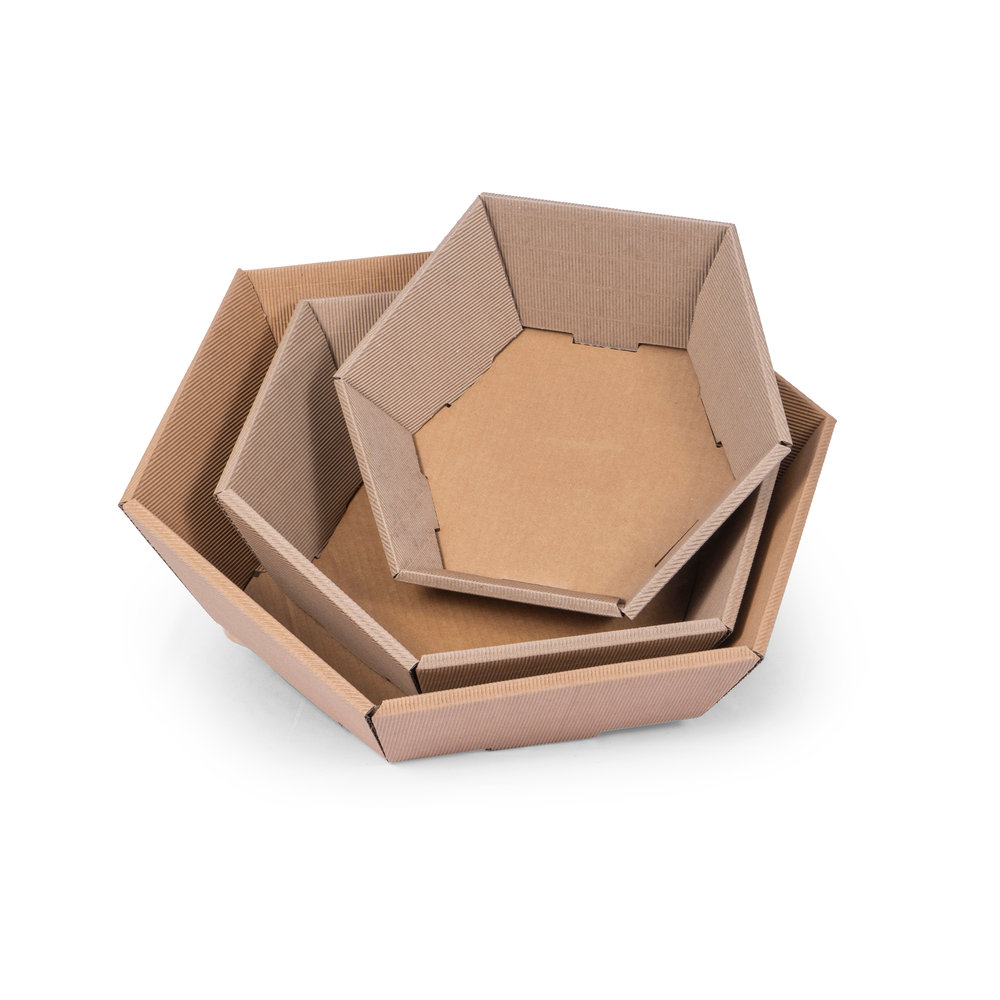 Modell-Hexagonal-open-wave-gift-basket-in-brown.jpg