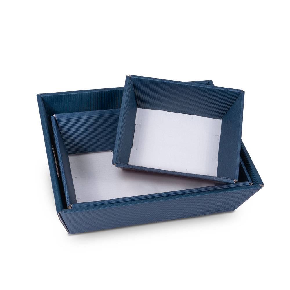 Modell-Rectangular-gift-basket-with-open-weave-in-dark-blue.jpg