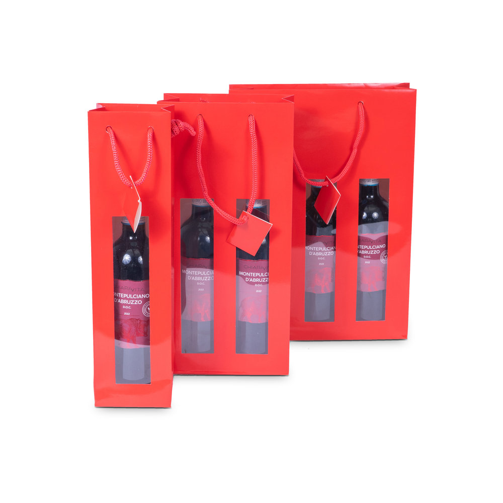 Modell-Bottle-carrying-bag-with-window-cord-in-glossy-red.jpg