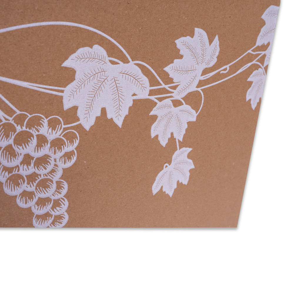 Detail-Wine-packaging-with-white-vine-grape-motif_3.jpg