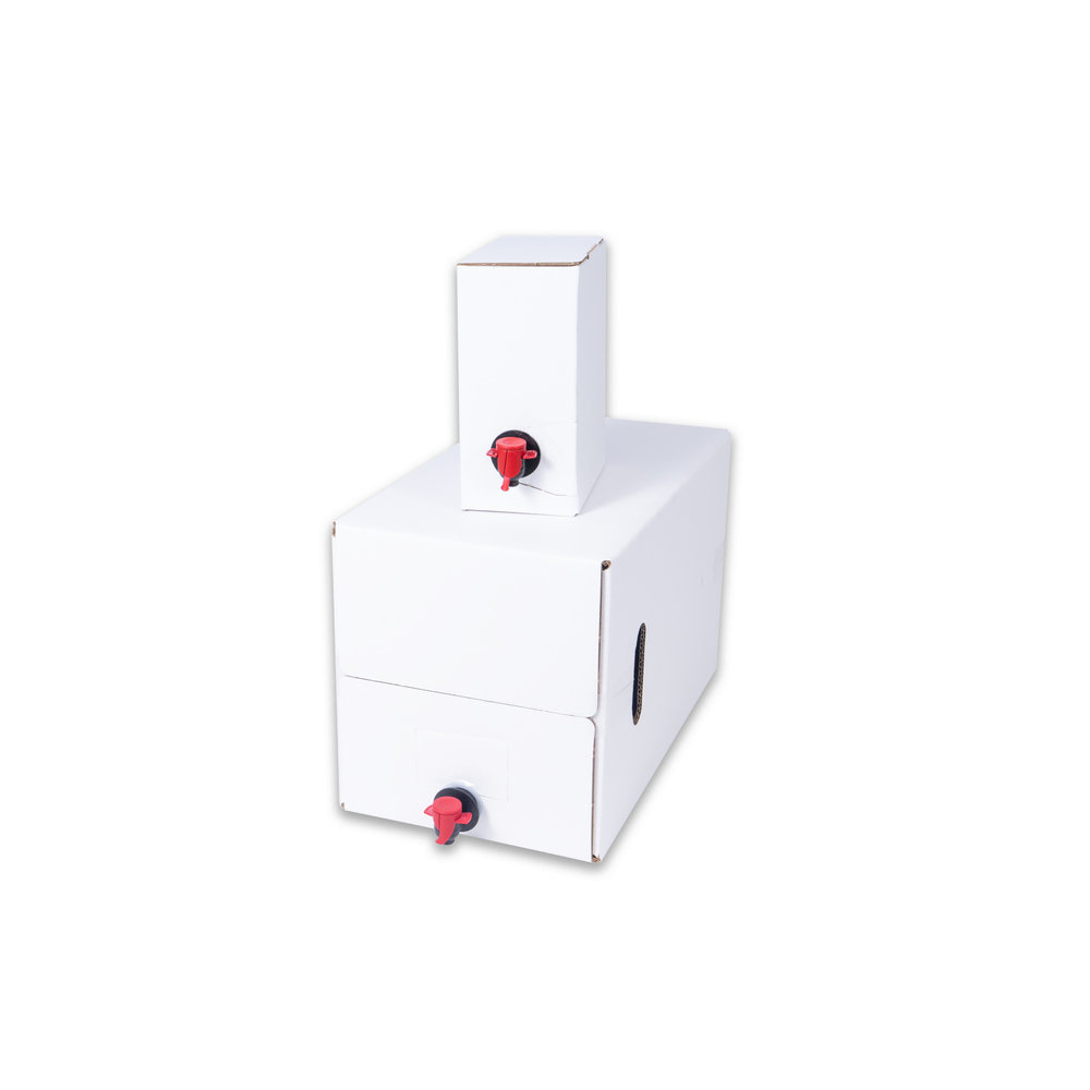 Modell-Bag-in-Box-in-white-without-print.jpg